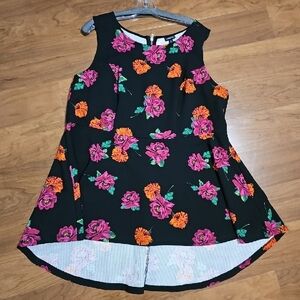 TORRID Sz 3  Cute Women's Top Floral Sleeveless Blank and Pink.